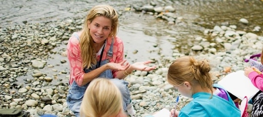 Patsy Collins award recipient Elizabeth Wing teaching students near the water.